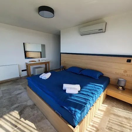Villa Royal Blue Tulip 2 *